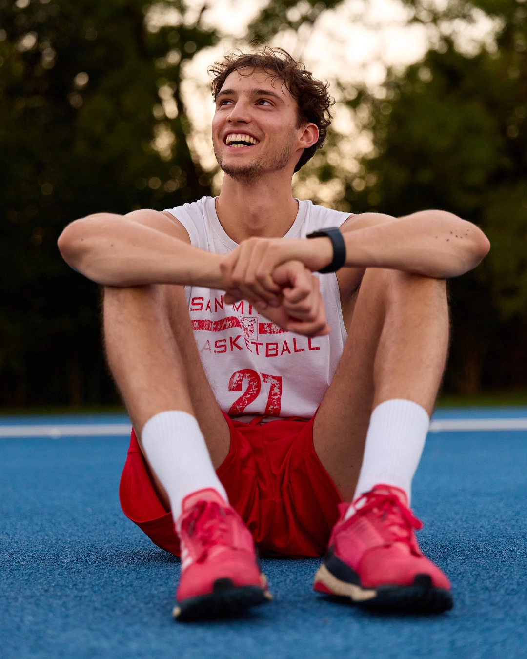 Atleta si rilassa durante preparazione atletica